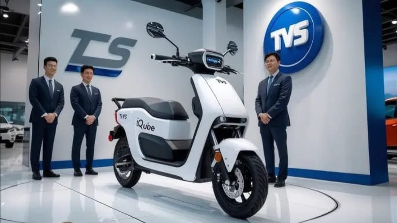 TVS iQube Electric Scooter 2025 – Smart Urban Ride with 475km Range, Quick Charging & Sleek Design!